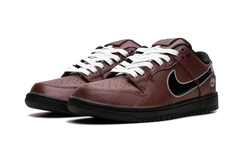 Nike SB Dunk Low Limosine Skateboards