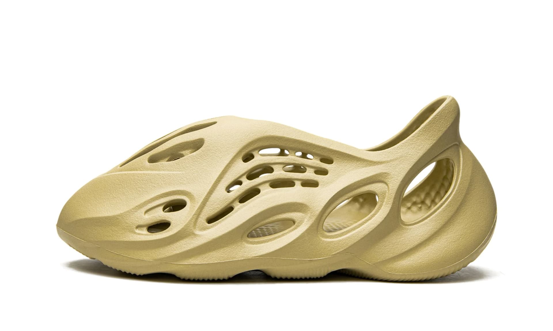 Yeezy Foam RNNR Sulfur | OVERCEZ