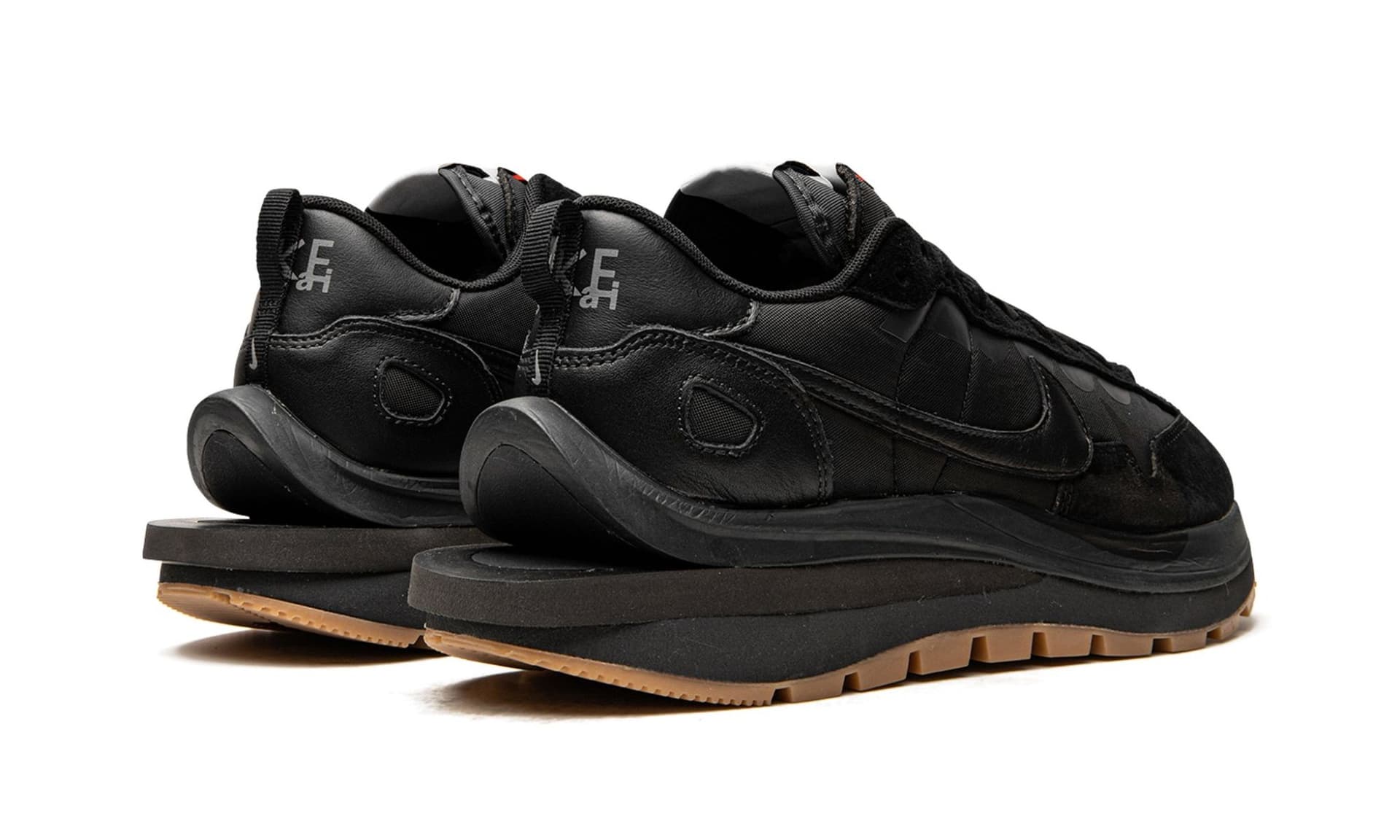 Nike Vaporwaffle Sacai Black Gum | OVERCEZ