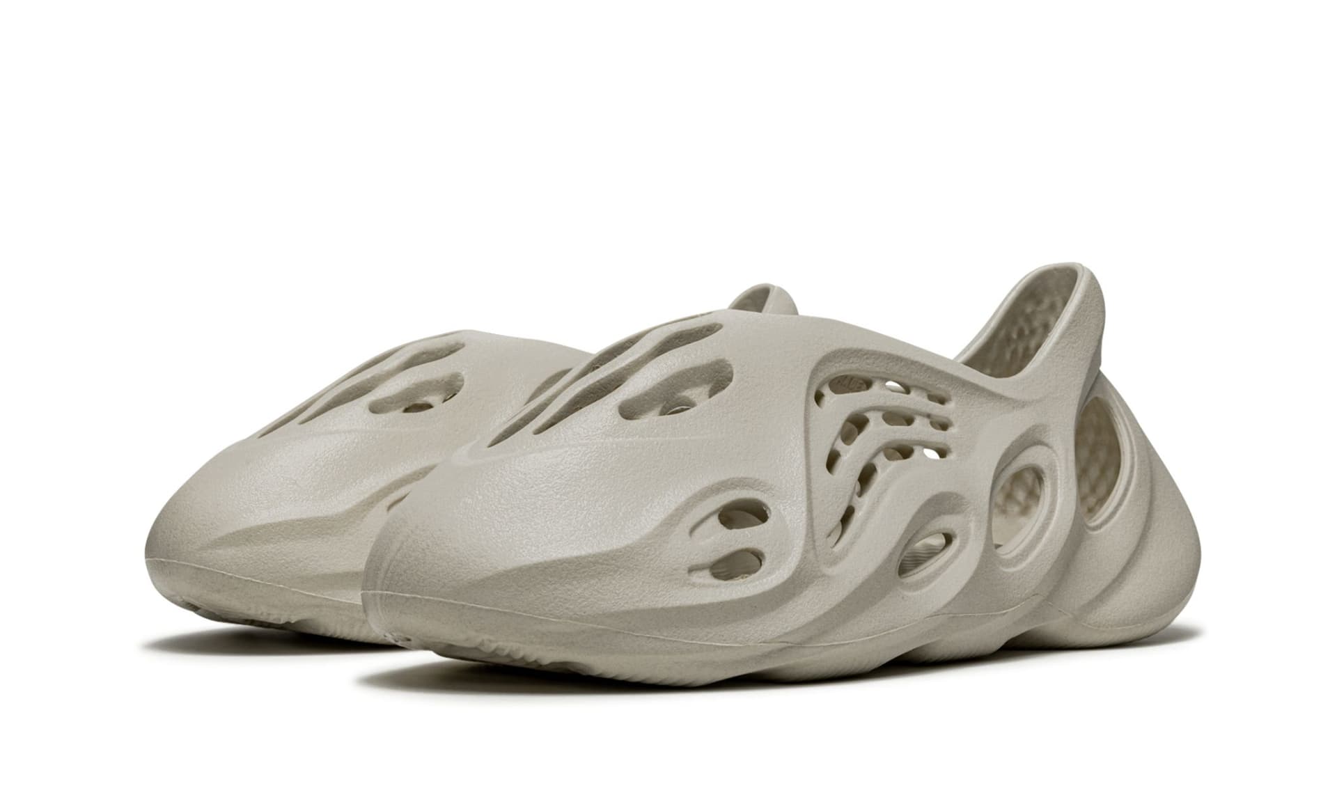 Yeezy Foam RNNR Sand | OVERCEZ