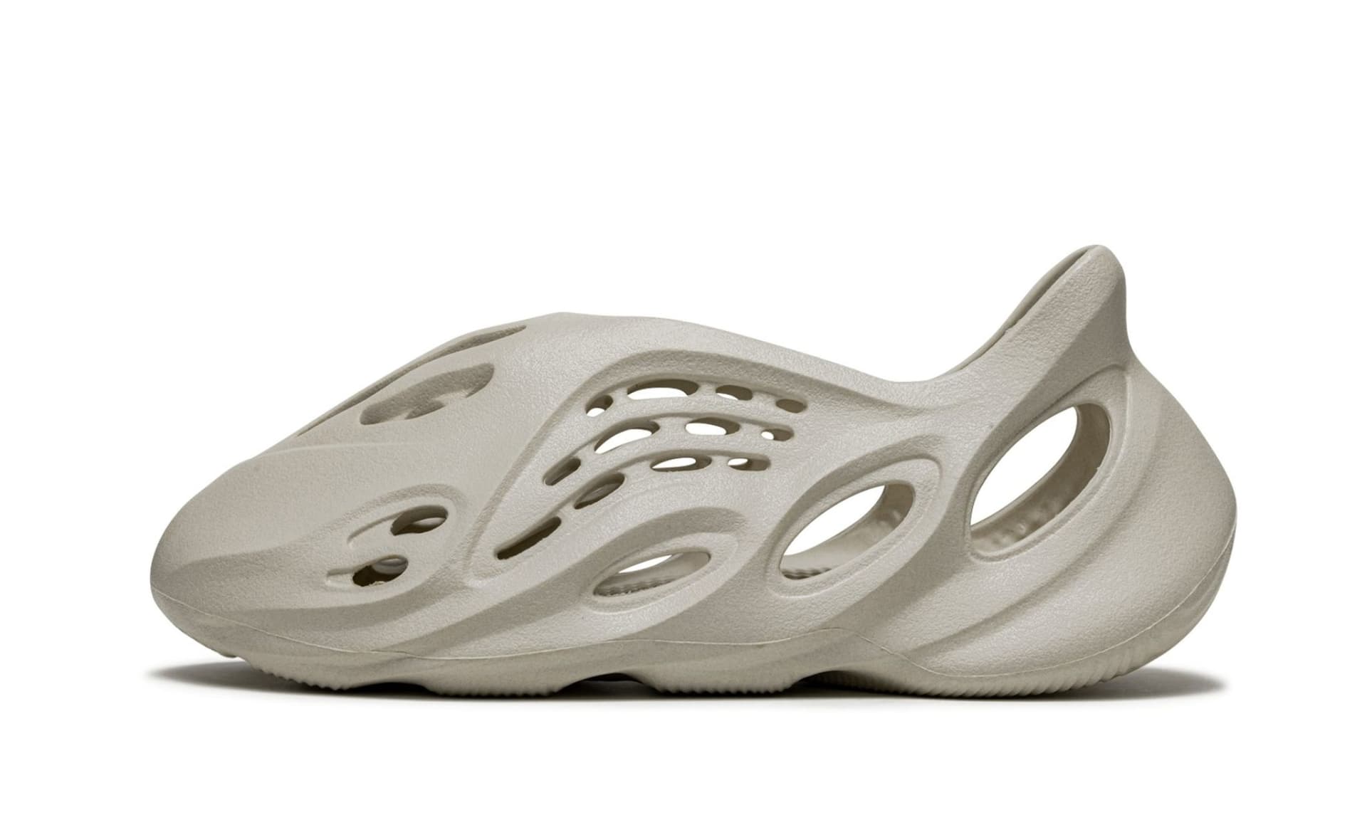 Yeezy Foam RNNR Sand | OVERCEZ