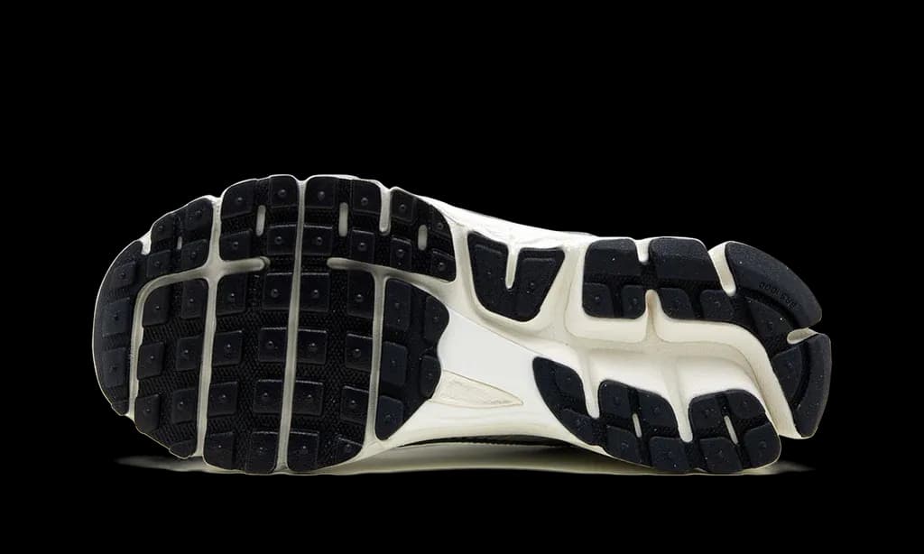 Nike Zoom Vomero 5 Photon Dust Metallic Silver (W) | OVERCEZ